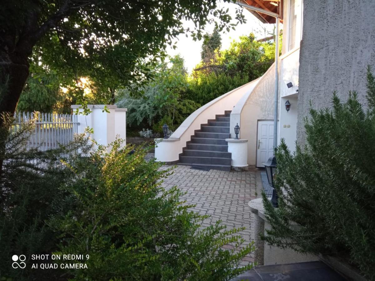 Balaton Apartman *